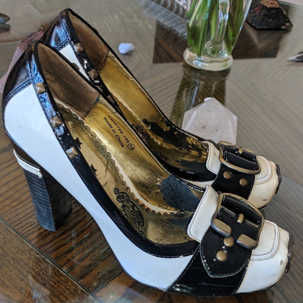 Unique chunky heels with buckle